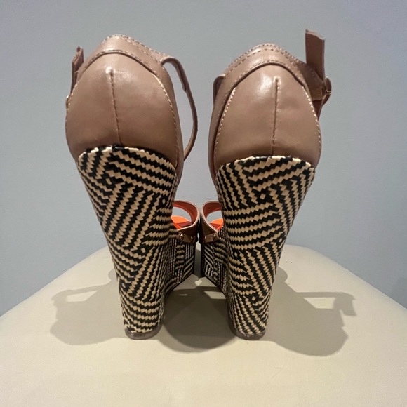 Nude Wedges - Picture 10 of 14